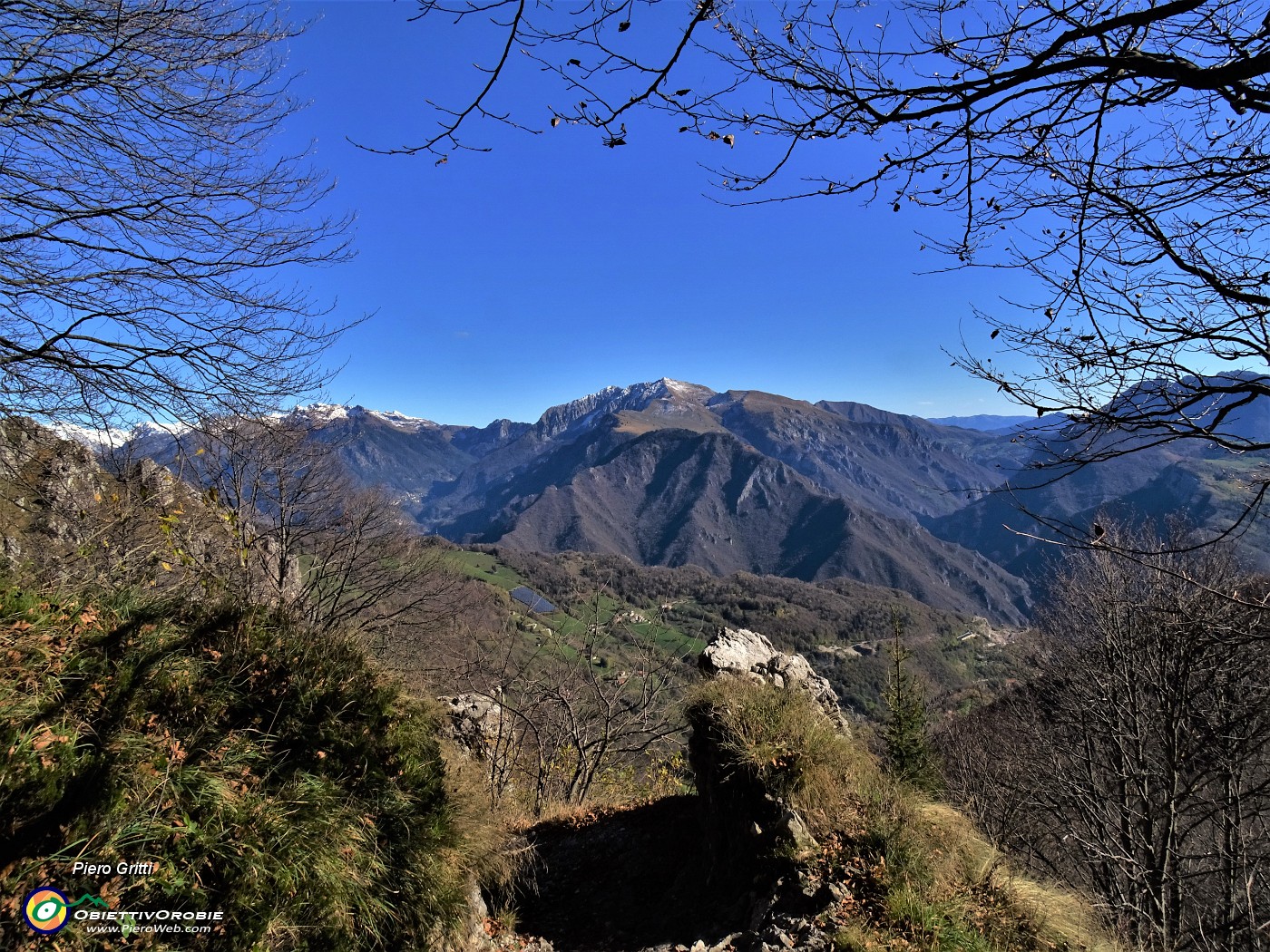 77 La Val Brembana baciata dal sole meridiano.JPG